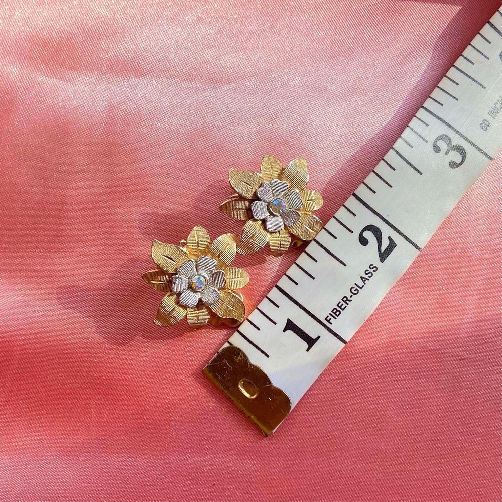 VTG Clip-on Flower Studs